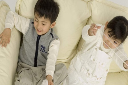 2妈妈带妹妹回来之后，他开始变得沉默寡言.JPG