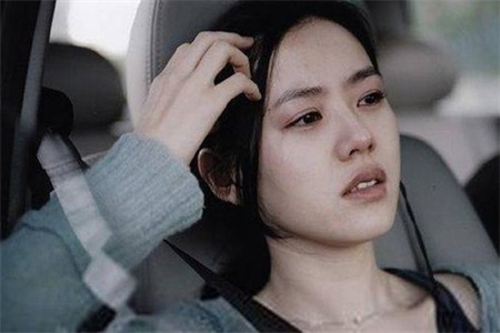 1551775048124773.jpg 1她任性的男友私奔,男友居然花心的找起了富婆.jpg