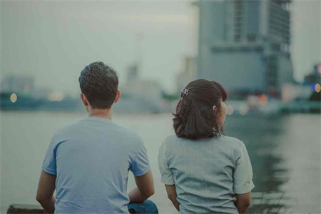 3丈夫发了一条动态，但亲密照里却是另一个女人.jpg