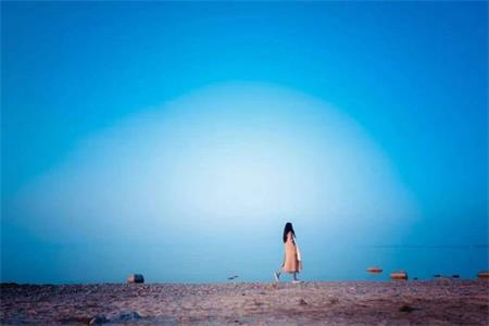 她在前夫和现男友之间徘徊，最后被撕扯的破碎jpg