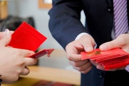 过年去男友家玩，临走时他父母给了300，感觉被看轻了