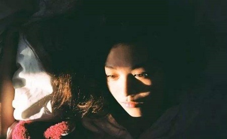 有一种无形的距离，可以瞬间拆散你们的感情.jpg