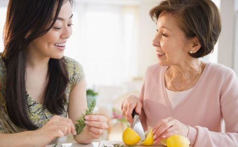 1544777542458016.jpg 婆婆的思想很封建,老公演了一场戏,竟把她改变.jpg