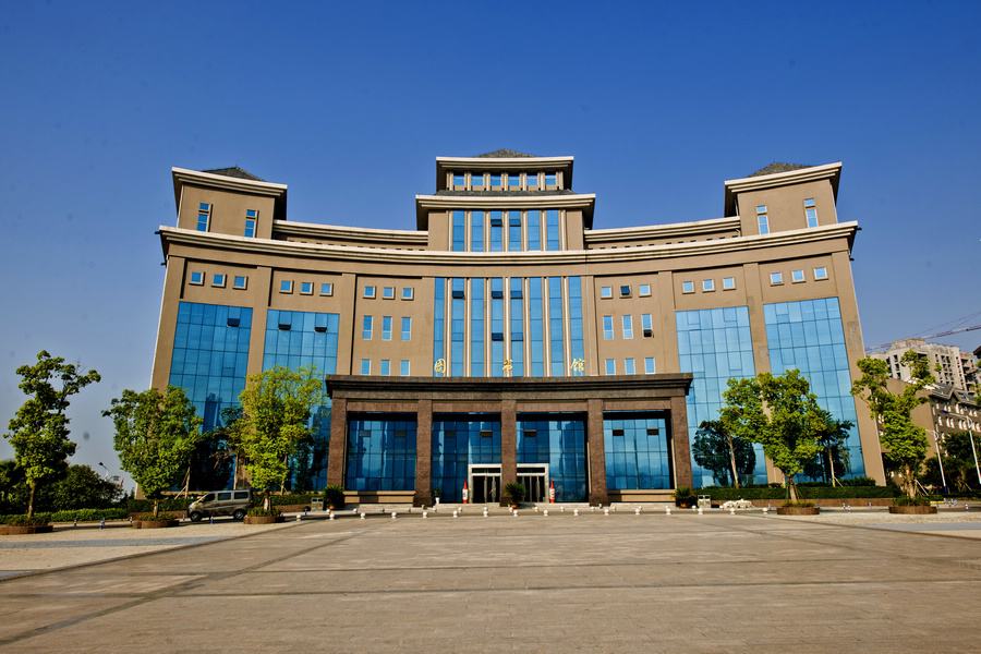 1545707793472458.jpg 我有两个孩子,却不能亲近,更不能拥有幸福.jpg