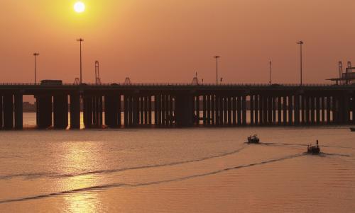 1548041561809935.jpg 她不知道现在在等谁,反正不打算结婚了.jpg