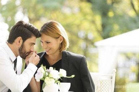 被我包养的男友，拿着我的钱和别的女人逍遥