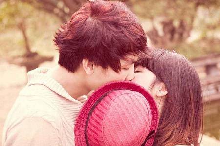 女孩是不会有爱情的,谁对她好便跟谁走