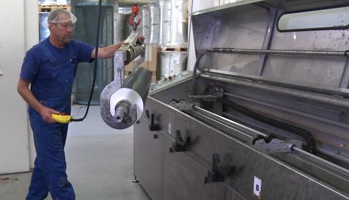 1543980557736416.jpg 妻子生意风生水起之后,他开始变得酗酒家暴.jpg