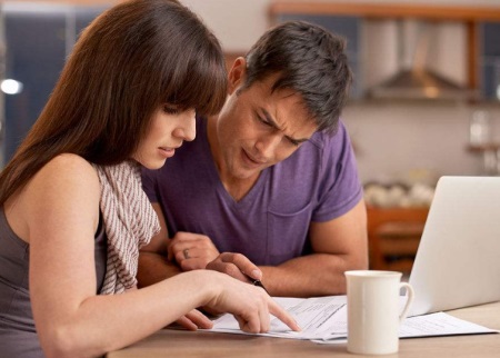 1543980602995639.jpg 妻子生意风生水起之后,他开始变得酗酒家暴.jpg