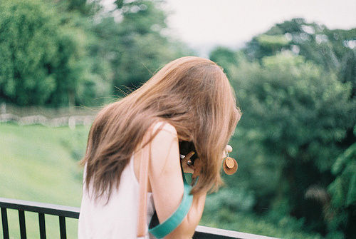 1544162581670073.jpg 很多离婚的人,不是因为不爱了,只是遗忘了相爱.jpg