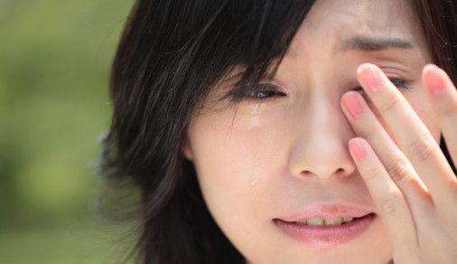 1543224396464962.jpg 她被迫离婚,被人称傻,最后却成了赢家.jpg