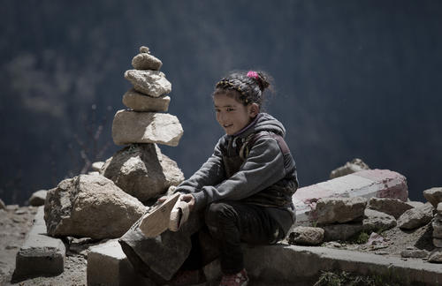 1543297009562425.jpg 有的爱情,只是为了弥补童年时父母的缺席.jpg