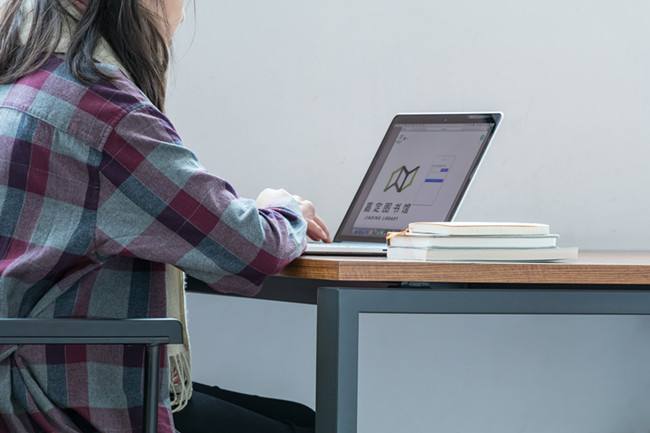 1543549386570109.jpg 他只顾着赚钱分文不花,我去看个电影被骂败家.jpg