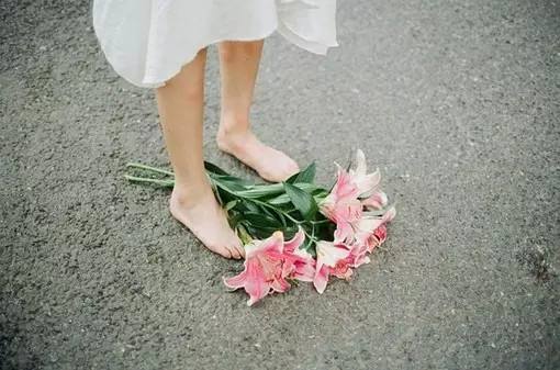 1543567604528804.jpg 住在一栋楼里,三个女人的生活和婚姻,并不相同.jpg