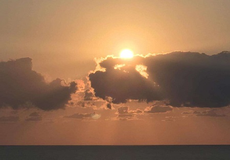 1542788250845480.jpg 家人始终要比爱情可靠,婚姻更无法与父母作比较.jpg