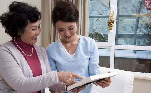 1542788946939327.jpg 我和婆婆从没红过脸,但她一直都板着脸.jpg