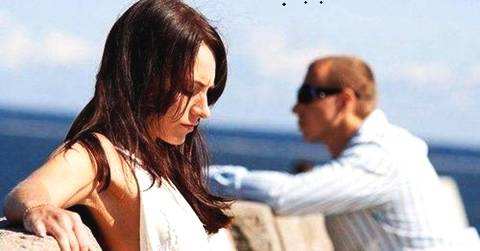 1542793023540050.jpg 丈夫本来要跟她离婚,但这一举动却让两人密不可分.jpg