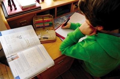 1539595903444207.jpg 老师罚孩子扫地一个月,这样的惩罚有效吗?.jpg