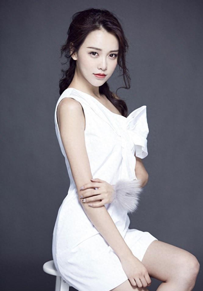 《你好乔安》中的富二代费娜，《昕薇》杂志的当家花旦黄一琳