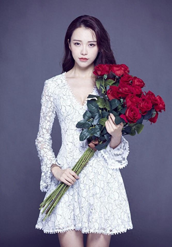 《你好乔安》中的富二代费娜，《昕薇》杂志的当家花旦黄一琳