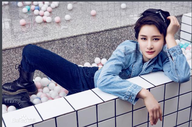 《红海行动》女主角佟莉真实身份曝光,网红出身被林超贤发掘!