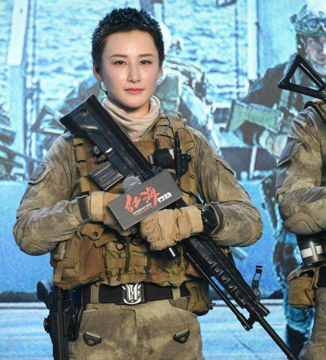 《红海行动》女主角佟莉真实身份曝光,网红出身被林超贤发掘!