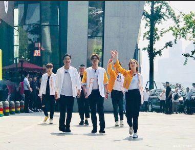 《极限挑战》重庆开录,人气爆棚成爆款,成员重组能否领跑收视