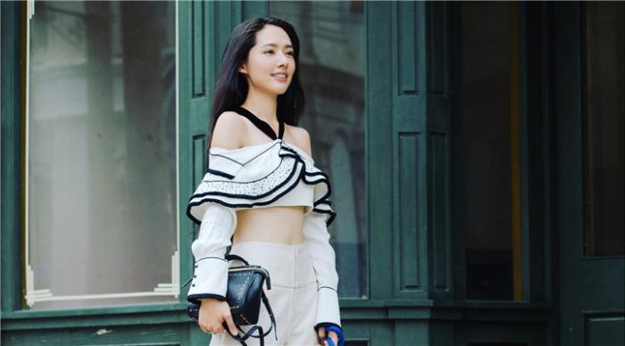 因一部电影爆红的郭碧婷,或许是因为爱情,已经很少出现在公众前