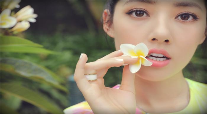 因一部电影爆红的郭碧婷,或许是因为爱情,已经很少出现在公众前