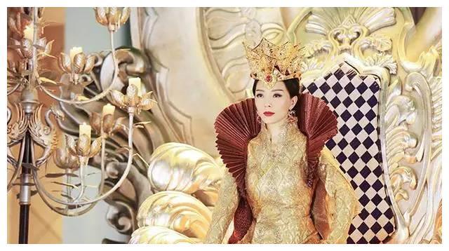 《择天记》圣后陈数与皇室后人一见钟情，40岁未生子，甘当后妈