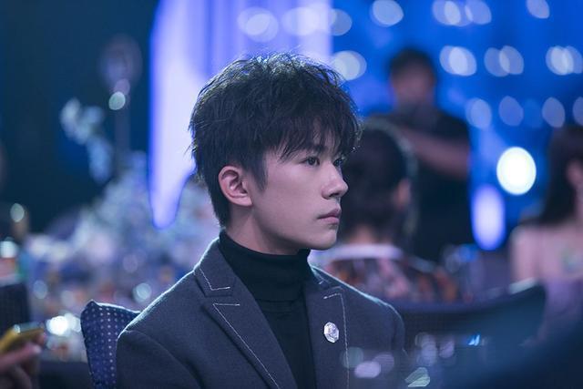 易烊千玺新电影《送你一朵小红花》，以抗癌为主题，收缴观众眼泪