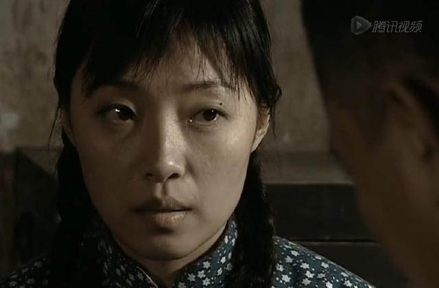 《亮剑》中朴素的秀芹大妹子，原来这么漂亮，现实中还是一名军人