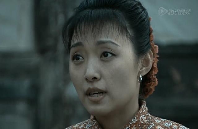 《亮剑》中朴素的秀芹大妹子，原来这么漂亮，现实中还是一名军人