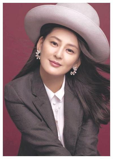 《如懿传》美女制片人黄澜，父亲是作家黄亚洲，生二胎离婚未再嫁