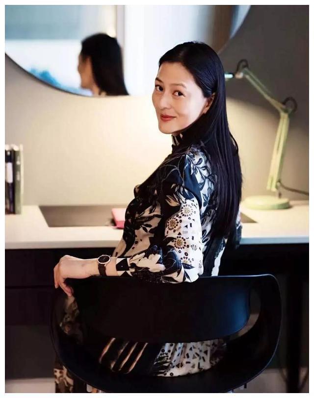 《如懿传》美女制片人黄澜，父亲是作家黄亚洲，生二胎离婚未再嫁