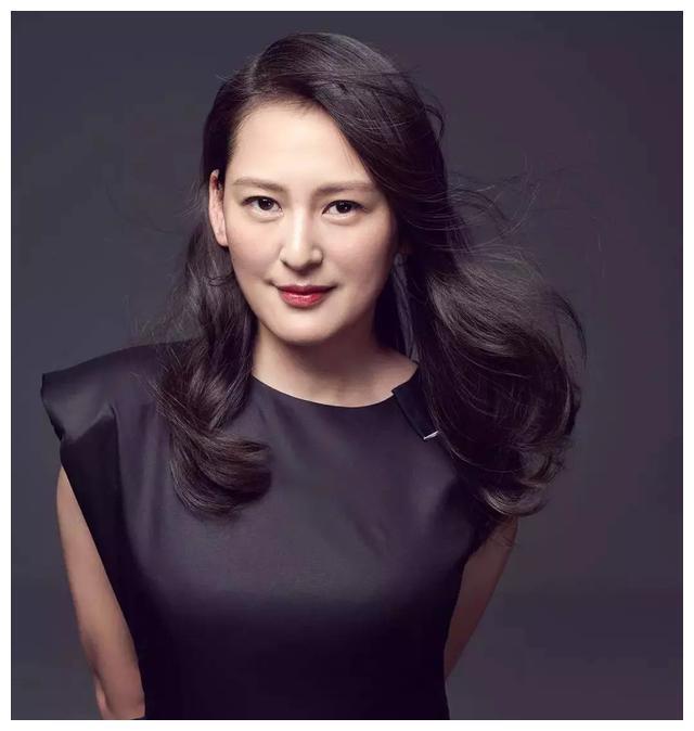 《如懿传》美女制片人黄澜，父亲是作家黄亚洲，生二胎离婚未再嫁