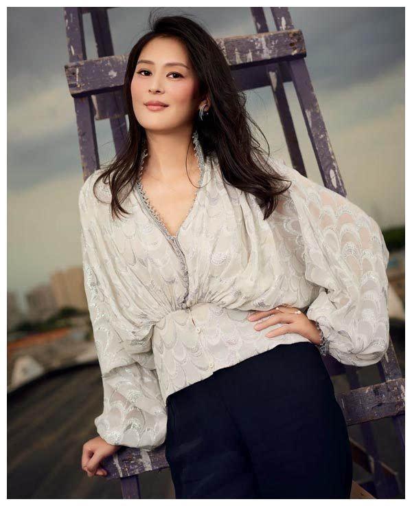 《如懿传》美女制片人黄澜，父亲是作家黄亚洲，生二胎离婚未再嫁