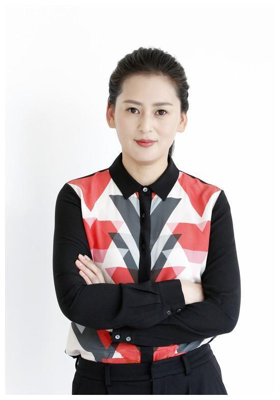 《如懿传》美女制片人黄澜，父亲是作家黄亚洲，生二胎离婚未再嫁