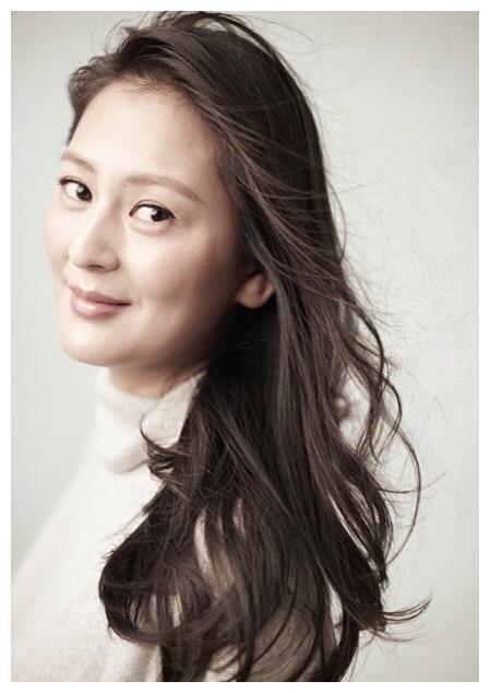 《如懿传》美女制片人黄澜，父亲是作家黄亚洲，生二胎离婚未再嫁