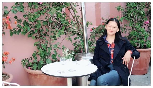 《如懿传》美女制片人黄澜，父亲是作家黄亚洲，生二胎离婚未再嫁