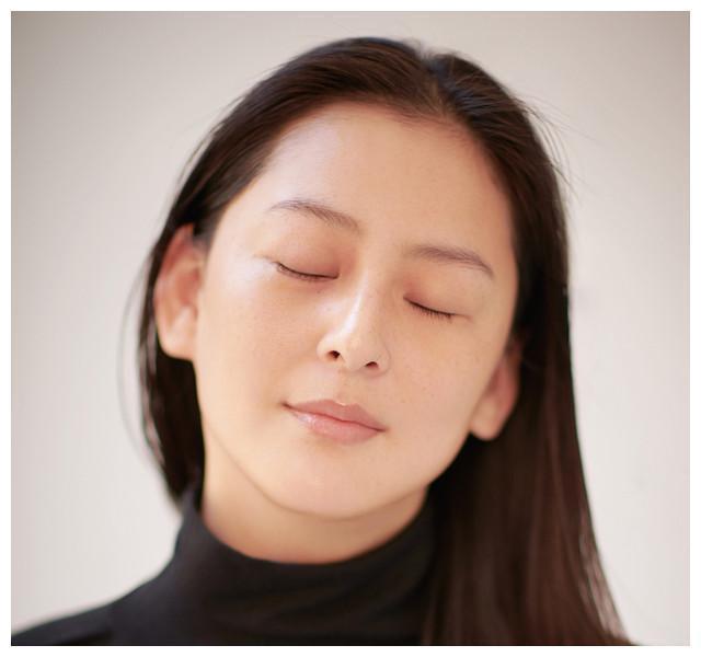 《如懿传》美女制片人黄澜，父亲是作家黄亚洲，生二胎离婚未再嫁