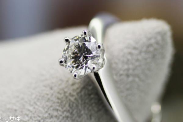蒂芙尼30分钻戒报价 起码上万元