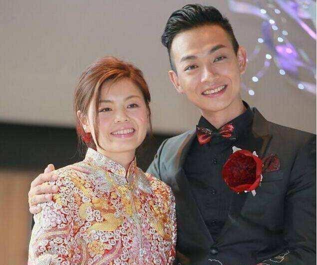 与“丑妻”相濡以沫，婚礼请了大半娱乐圈，当之无愧的正能量男星
