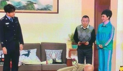 葛优首次亮相春晚,小品中饰演蔡明“儿子”,葛优躺重出江湖