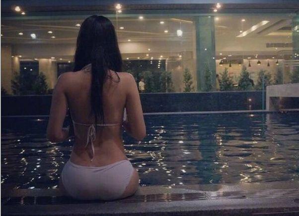 昔日篮球女神，身材火辣，因着“泳装深V”走红，今转型成白富美