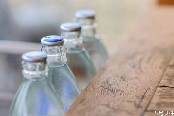 减肥每天要喝多少水 减肥喝水应该喝多少 减肥每天要喝多少水 减肥喝水应该喝多少