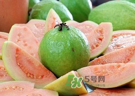 芭乐中间的籽可以吃吗？芭乐榨汁籽要去吗