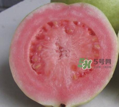 芭乐中间的籽可以吃吗？芭乐榨汁籽要去吗