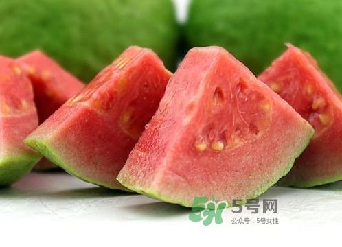 芭乐中间的籽可以吃吗？芭乐榨汁籽要去吗