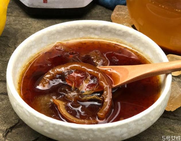 柠檬膏熬出来苦是怎么回事 柠檬膏为什么炖不成膏 柠檬膏熬出来苦是怎么回事 柠檬膏为什么炖不成膏